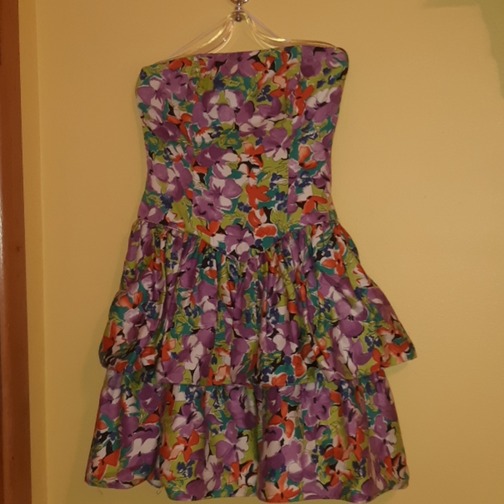 Flowered,sleeveless, layered summer dress